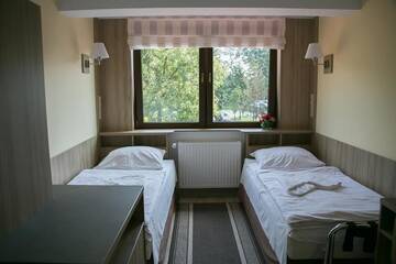 Фото номера Стандартный двухместный номер с 2 отдельными кроватями Отель Hotel Korona г. Клодзко 4