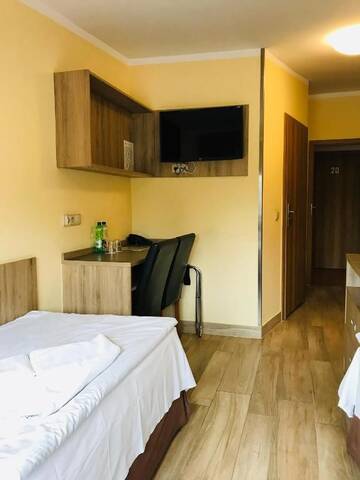 Фото номера Стандартный двухместный номер с 2 отдельными кроватями Отель Hotel Korona г. Клодзко 5